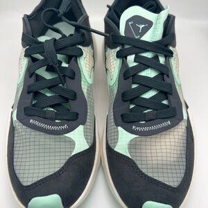 Jordan DELTA 3 LOW  sz 8 womens